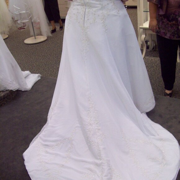 Wedding dress - Picture 7 of 7